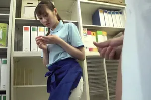 Anh chồng nhút nhát đưa vợ cho sếp địt vì sợ bị sa thải